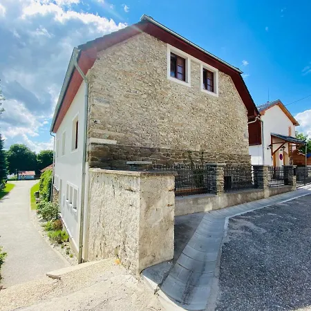 V Ulicce Country house *